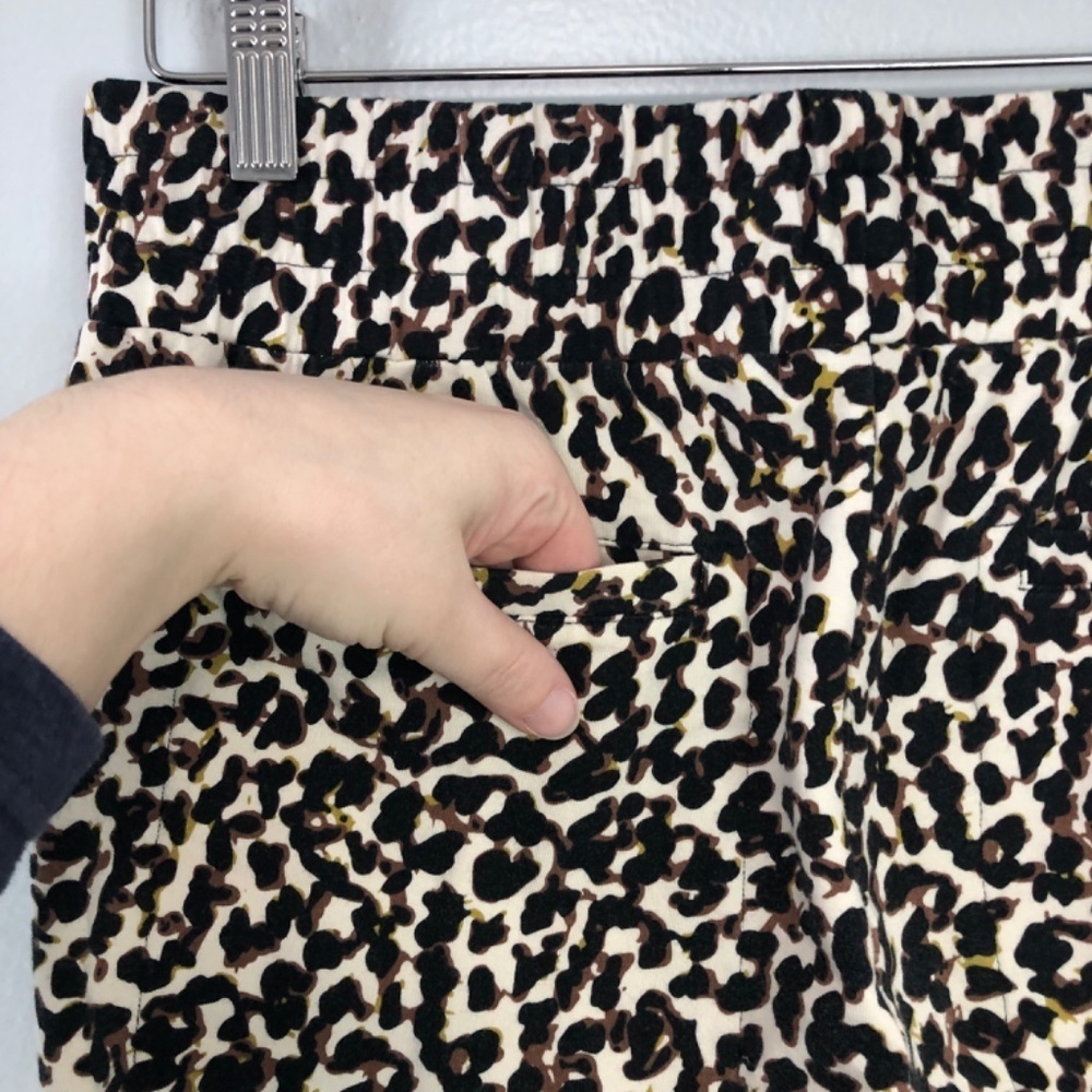 Cabi Pivot Leopard Print Jogger Pants Small - image 5